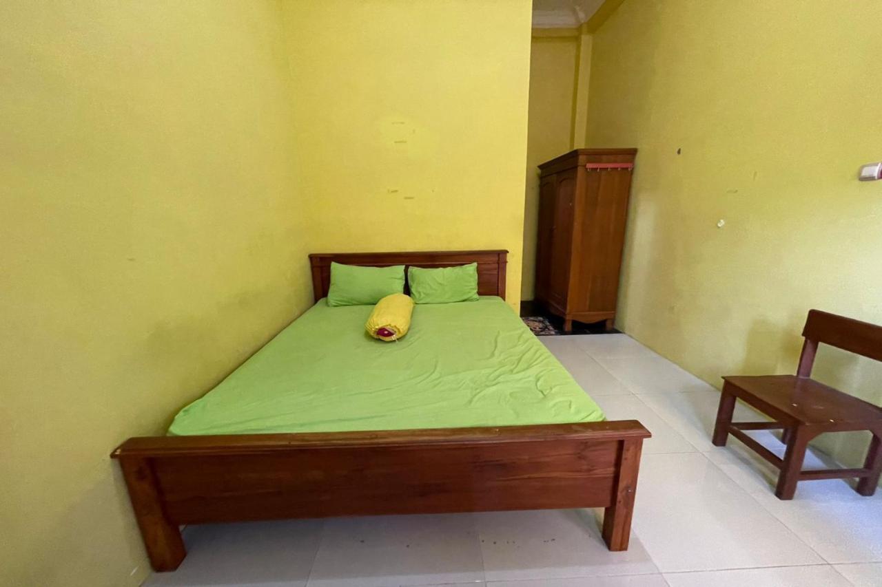 Oyo Life 93036 Eddy Homestay Syariah Lamongan ภายนอก รูปภาพ