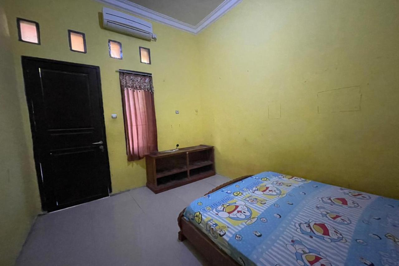 Oyo Life 93036 Eddy Homestay Syariah Lamongan ภายนอก รูปภาพ